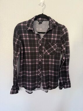 Rue21 Black and Dusty Pink Plaid Shirt Size X Small